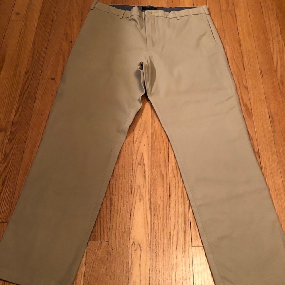 EUC - Men's Banana Republic Chino's size 38/32